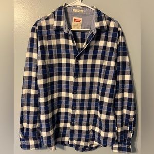 Levi’s blue flannel